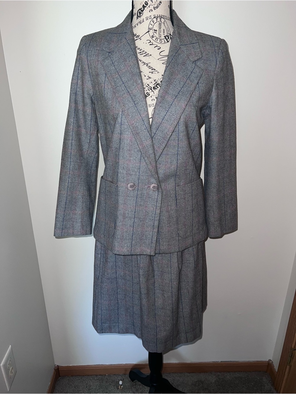 VTG The Wyndham Collection Made in USA Wool Blend Skirt Suit Set Grey Plaid 6/8